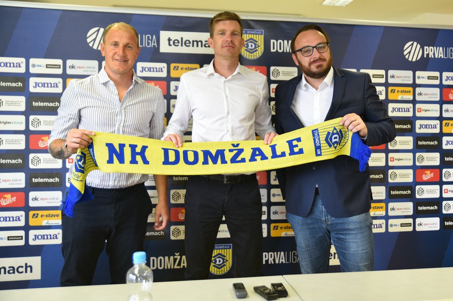 Fotografija: Senijad Ibričić, Simon Rožman in Matej Oražem (od leve) se pod streho NK Domžale niso razšli kot prijatelji. FOTO: Lado Vavpetič/NK Domžale