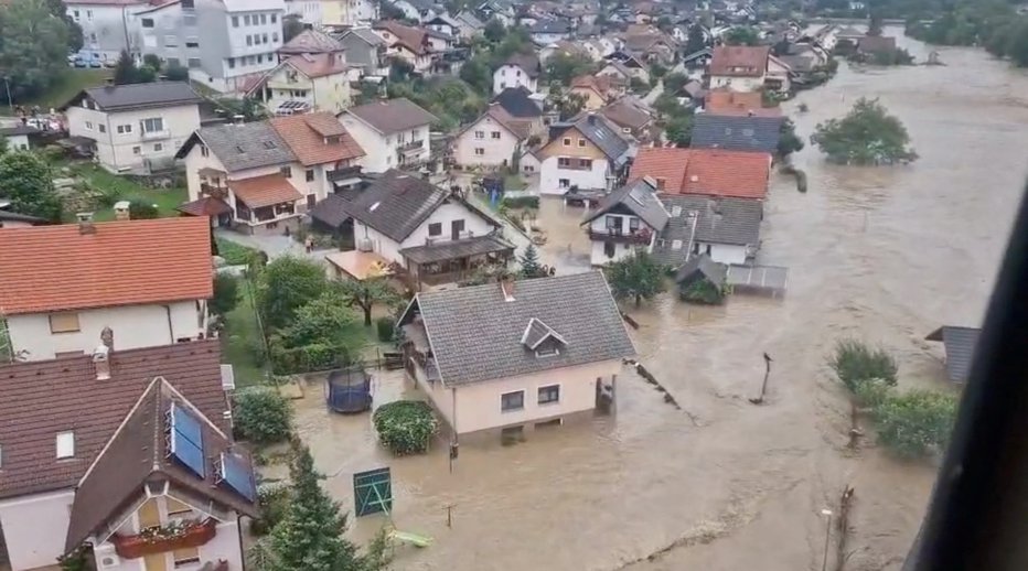 Fotografija: Tako so poplave v petek prizadele Škofjo Loko FOTO: Slovenian Army Via Reuters