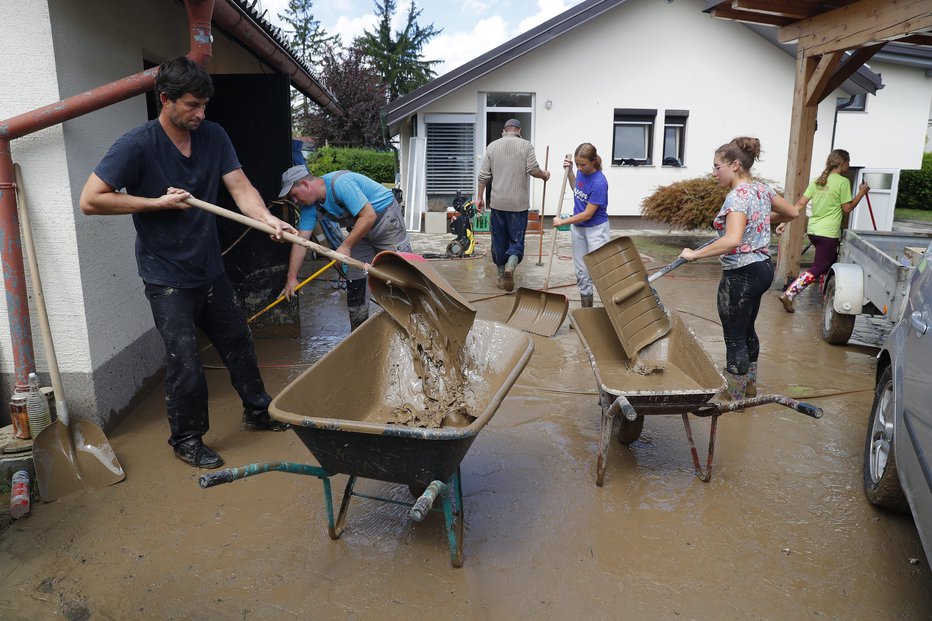 Fotografija: Posledice poplav. Male Braslovče FOTO: Leon Vidic/delo