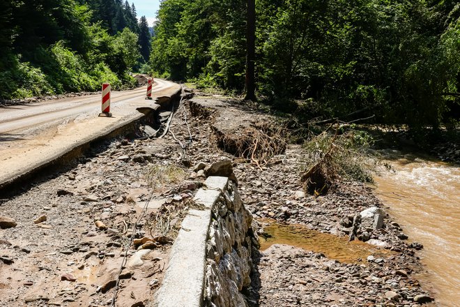 Odpravljanje posledic poplav bo velik zalogaj za celotno Slovenijo. FOTO: Črt Piksi