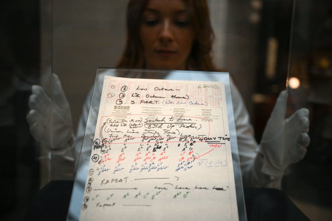 Rokopisi besedil razgaljajo Mercuryja kot umetnika. FOTO: Daniel LEAL/AFP