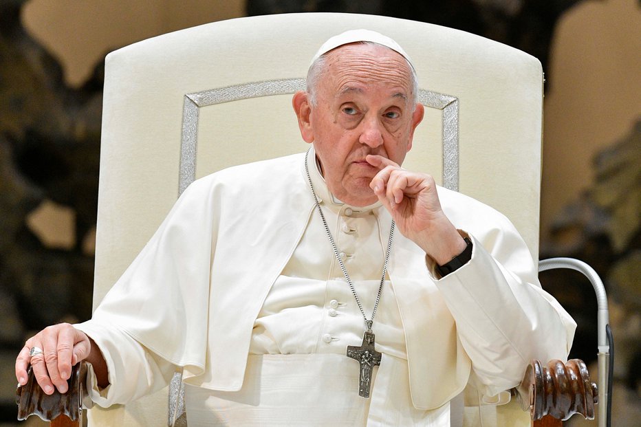 Fotografija: Papež Frančišek med avdienco. FOTO: Vatican Media Via Reuters