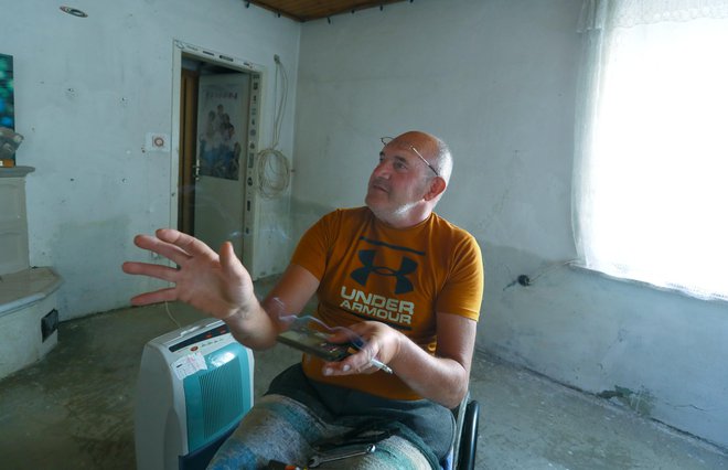 Invalidu Feliksu Burgarju iz Mengša je odneslo čisto vse. FOTO: Dejan Javornik