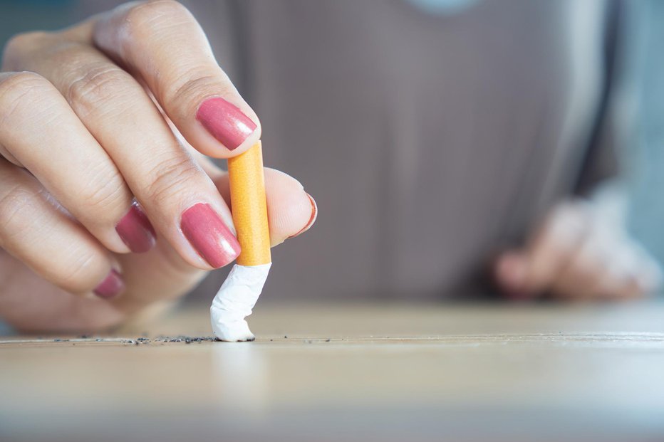Fotografija: Opustitev kajenja je pogosto povezana s povečanjem telesne teže, zato morate paziti na prehrano. FOTO: Doucefleur Getty Images/istockphoto