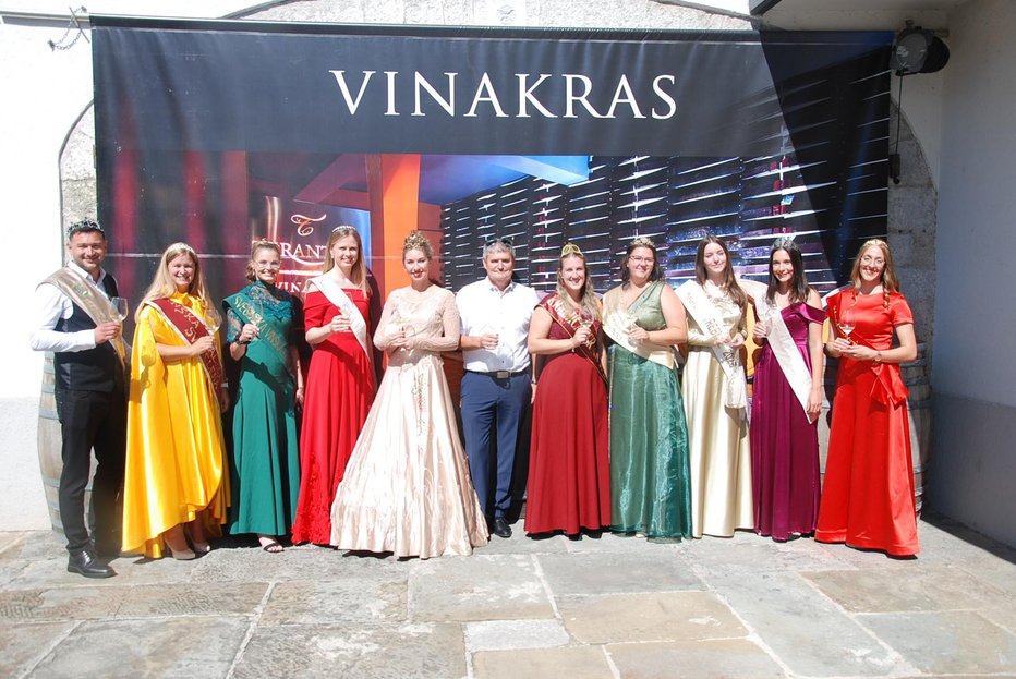Fotografija: Vinske kraljice, princesa in kralj so obiskali tudi Vinakras. FOTOGRAFIJE: Olga Knez