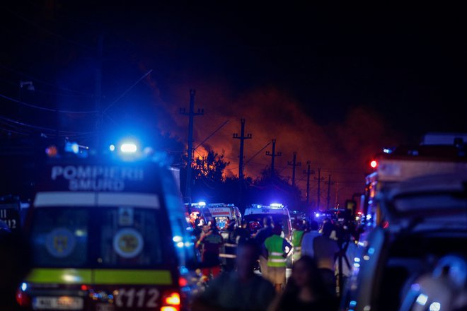 Območje so preplavila gasilska in reševalna vozila. FOTO: Inquam Photos/Reuters