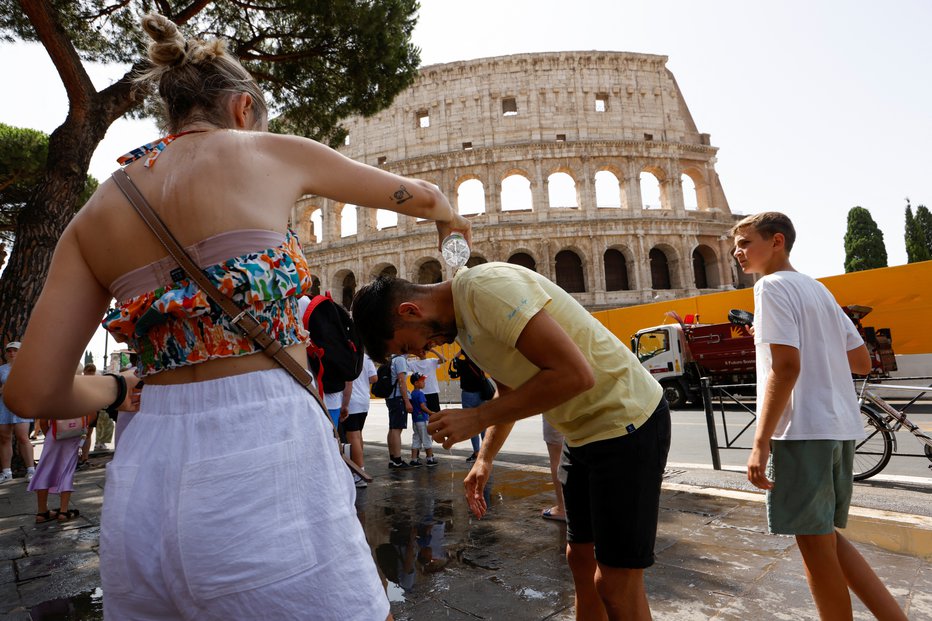 Fotografija: V vročinskem valu je bilo plastenk in pločevink še več. FOTO: Remo Casilli/Reuters