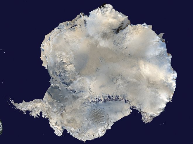 Antarktika je od Argentine oddaljena 6000 kilometrov. FOTO: Nasa, Reuters