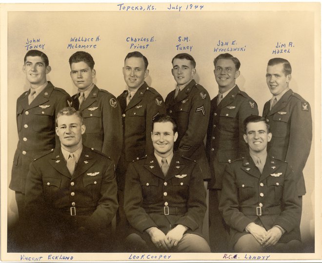 Pilota Lea Coopera, na sredini spodaj, je zamenjal izkušeni Eugene Ford; manjka Val Miller. FOTO: arhiv Danijela Frke