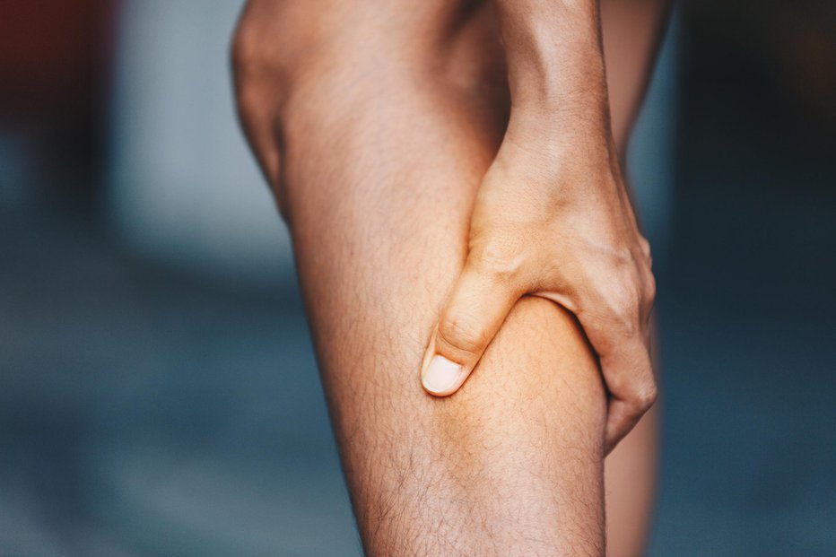 Fotografija: Bolečina je posledica drobnih poškodb v mišičnih vlaknih. FOTO: Getty Images