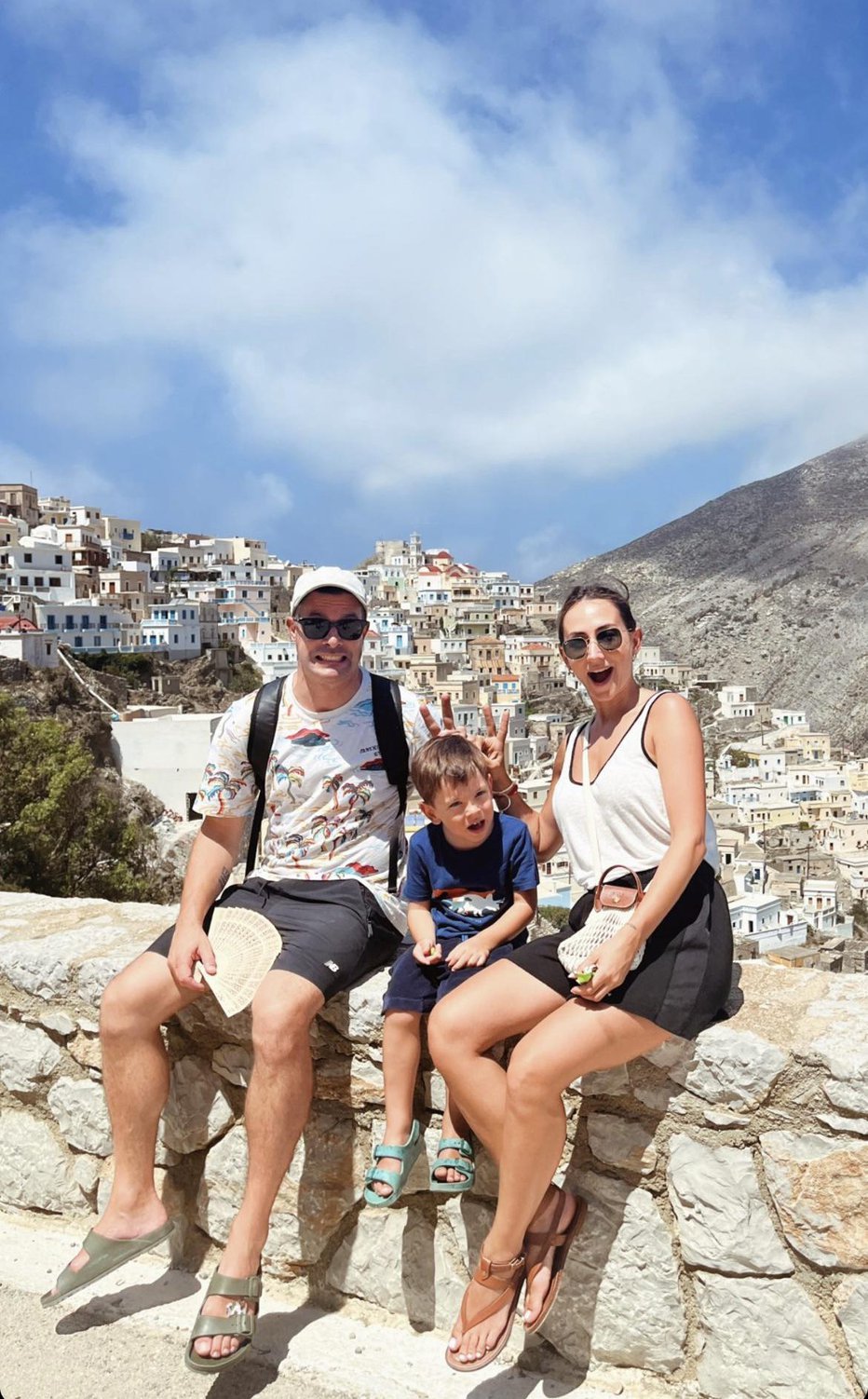 Fotografija: Navihana družina Bučan ni samo uživala na plaži, ampak se je odpravila tudi v notranjost grškega otoka.