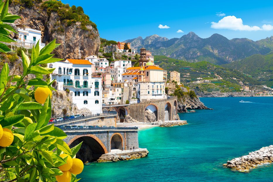 Fotografija: Amalfijska obala velja za najlepši biser Italije. FOTO: Aleh Varanishcha Getty Images/istockphoto