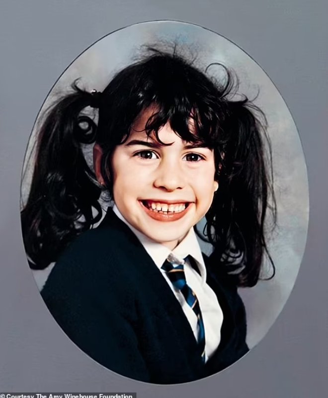 Vedela je, da je drugačna od sošolcev, a je to ni motilo. FOTO: Amy Winehouse Foundation