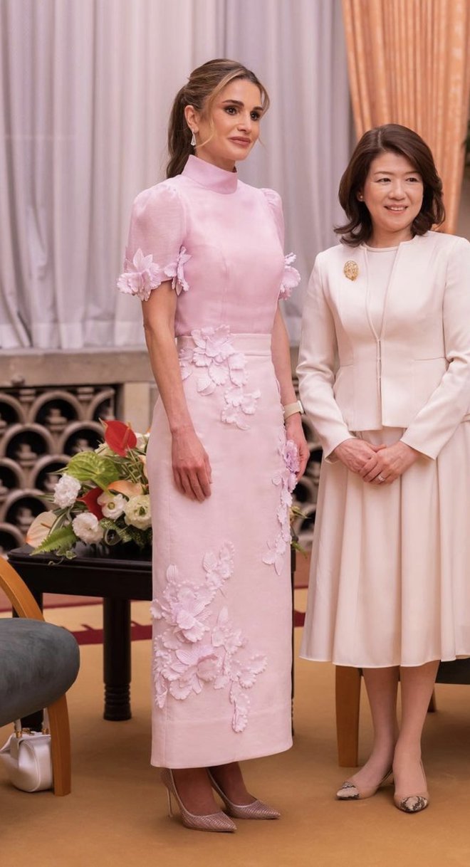 Na klepetu z ženo japonskega premiera je nosila obleko avstralskega podjetja Zimmermann, a je z nje odstranila detajle cvetja okrog vratu.