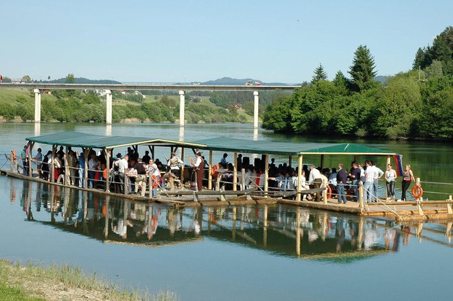 Koroškim splavarjem je tokrat reka Drava res prizanesla.
FOTO: Koroški splavarji