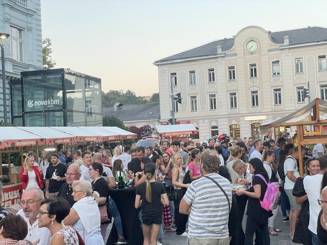 Na Krekovem trgu v Celju se je trlo obiskovalcev na prvem festivalu Okusi Celja.