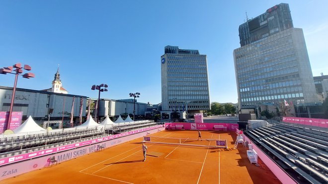 Osrednje igrišče na Trgu republike so poimenovali po legendarni slovenski teniški šampionki Mimi Jaušovec. FOTO: Blaž Samec