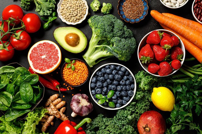 Sadje in zelenjava sta prava zakladnica vitaminov. FOTO: Yelenayemchuk Getty Images