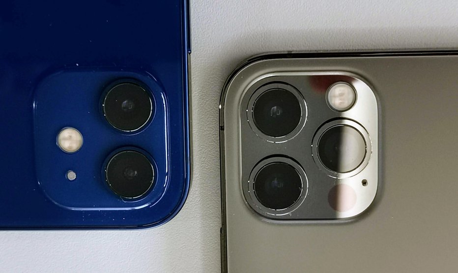 Fotografija: Apple iphone 12 (moder) in 12 pro (siv). FOTO: Staš Ivanc