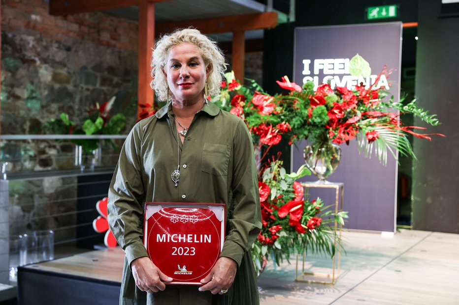 Fotografija: Ana Roš iz Hiše Franko se je včeraj pridružila 140 svetovnim restavracijam s tremi Michelinovimi zvezdicami. FOTO: Jošt Gantar za STO