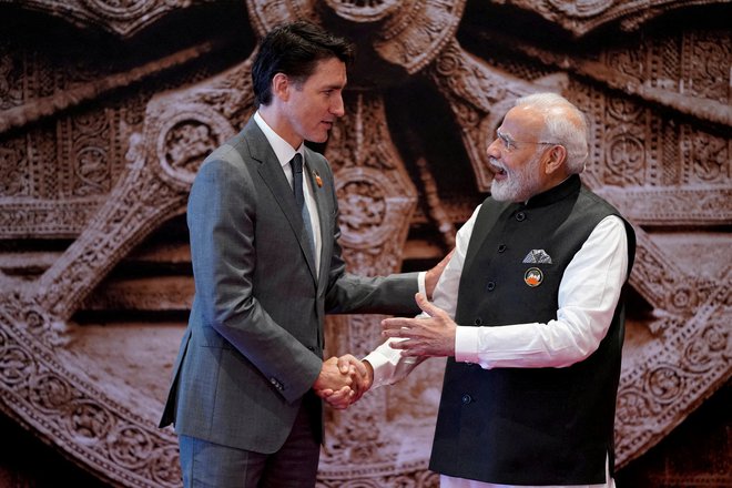 Na srečanju med premieroma Kanade in Indije Narendro Modijem in Justinom Trudeaujem na nedavnem vrhu G20 v New Delhiju napetosti še niso bile tako očitne. FOTO: Evan Vucci/Reuters