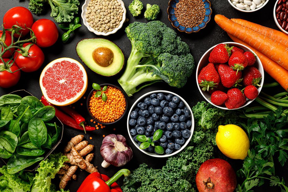 Fotografija: Z zelenjavo in sadjem zaužijemo veliko vitaminov. FOTO: Yelena Yemchuk/Getty Images