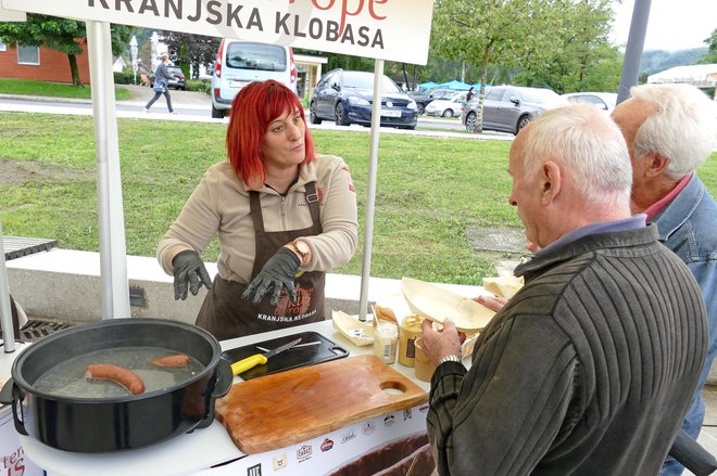 Obiskovalci so okušali klobase skoraj vseh slovenskih proizvajalcev.