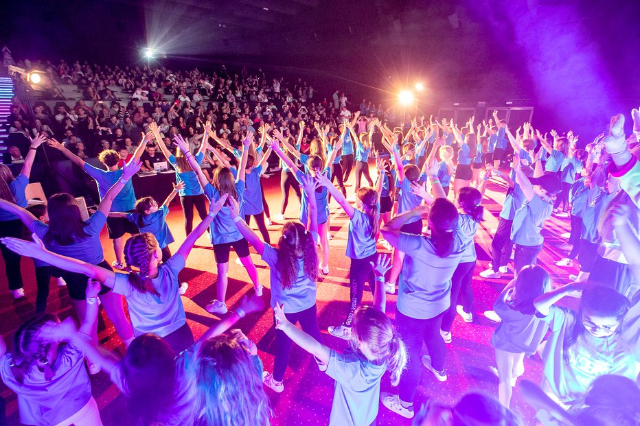 Fotografija: Plesna šola je letos z vrhunsko produkcijo poskrbela za praznovanje dveh desetletij delovanja. FOTO: Jernej Kogelnik