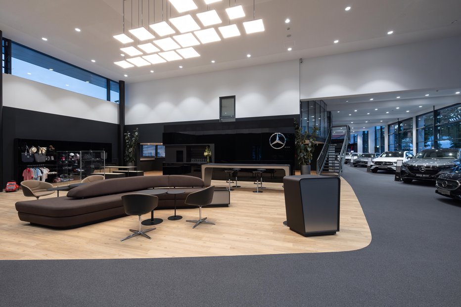 Fotografija: Odprtje prenovljenega prodajnega salona in servisnega centra pri Mercedes-Benzu FOTO: Žiga Intihar/Emil Frey