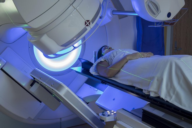 Mamografija je najzanesljivejša in najnatančnejša metoda rentgenskega slikanja za ugotavljanje začetnih rakavih sprememb v dojki. Foto: Mark Kostich/Getty Images