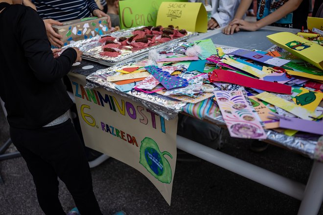 Les enfants ont cuisiné et créé des produits dédiés aux langues avec leurs parents.  PHOTO : Crt Pixi