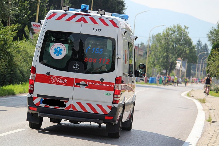 Fotografija: V petek so napadli voznika nujne medicinske pomoči, danes reševalcu razbili očala. FOTO: Pixabay