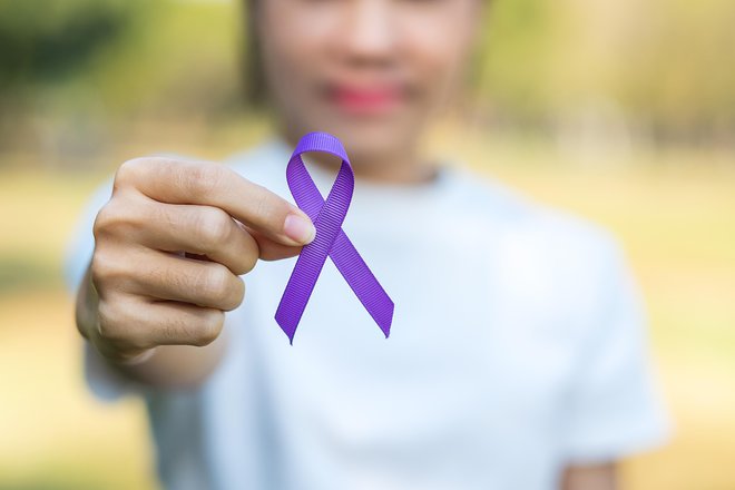 Vijolična za raka trebušne slinavke, Alzheimerjevo bolezen, epilepsijo, lupus in družinsko nasilje. FOTO: Getty Images/iStockphoto