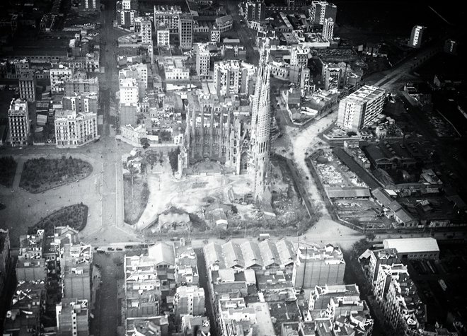 Sagrada Familia leta 1930. FOTO: ETH
