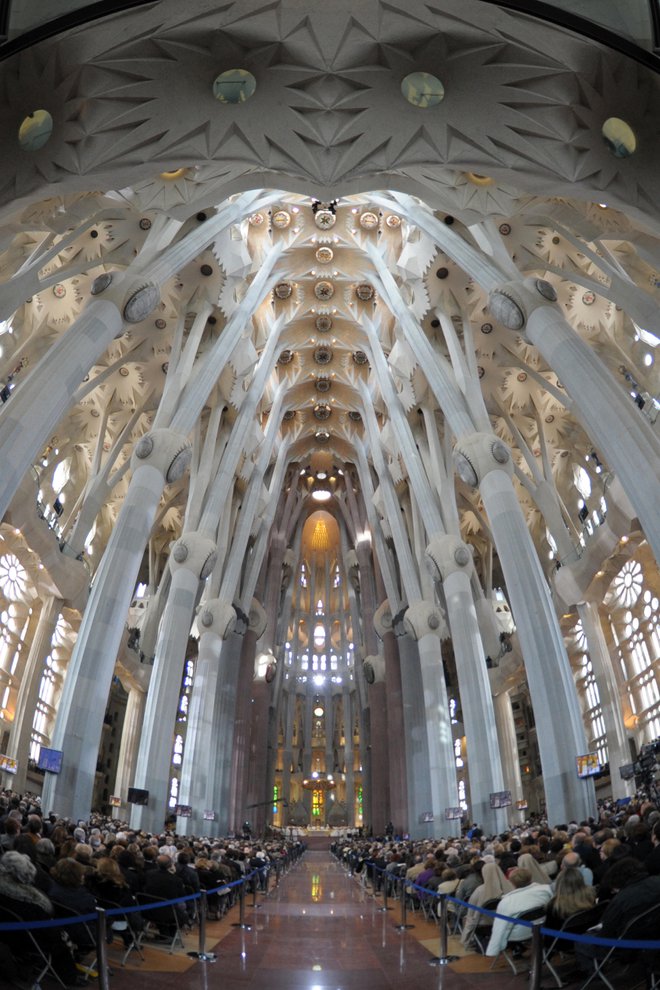 Ko jo je papež razglasil za baziliko, je bila tam slovesna maša. FOTO: Reuters