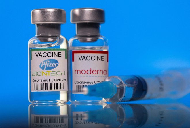 Cepljenje proti covid-19 priporočajo predvsem ranljivejšim skupinam prebivalstva. FOTO: Reuters