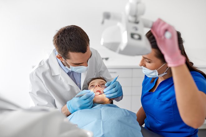 Najboljše rezultate bo dalo strokovno beljenje pri zobozdravniku. FOTO: Shutterstock