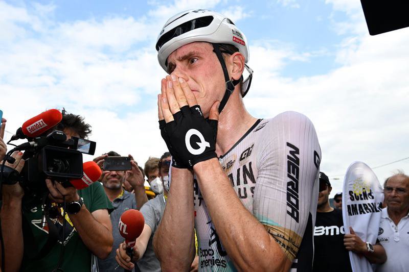 Fotografija: Dan, ki ga ne bom nikdar pozabil! Matej Mohorič po zmagi na 19. etapi 110. dirke po Franciji. FOTO: Tim De Waele