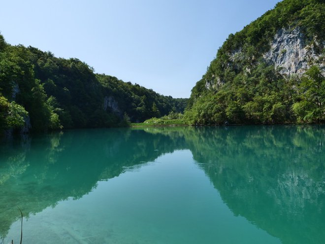 Kaluđerovo jezero je eno od šestnajstih jezer Narodnega parka Plitvice. FOTO: Blaž Kondža