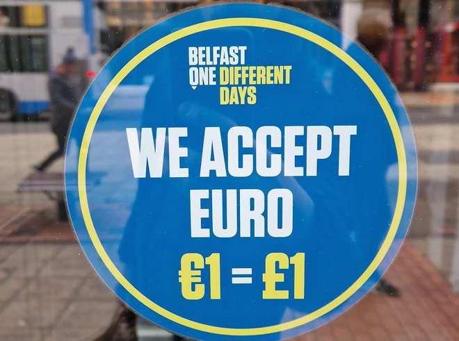 V severnoirski metropoli je možno plačevati tudi z evri. FOTO: J. S.