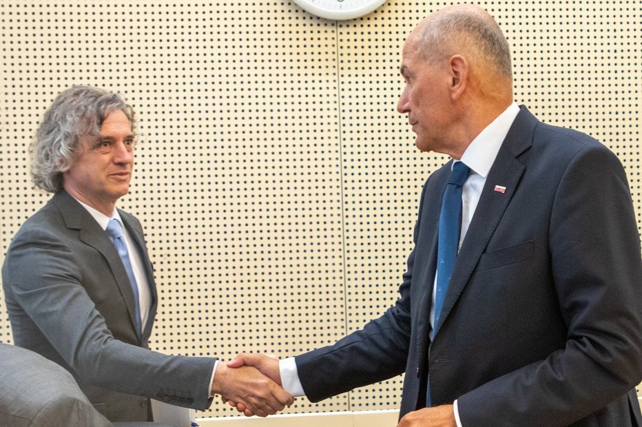 Fotografija: Predsednik vlade in predsednik SDS. FOTO: Voranc Vogel