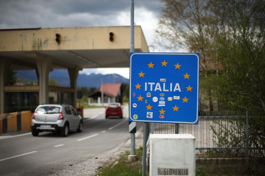 Fotografija: Mejni prehod z Italijo v Ratečah.  FOTO: Jure Eržen, Delo
