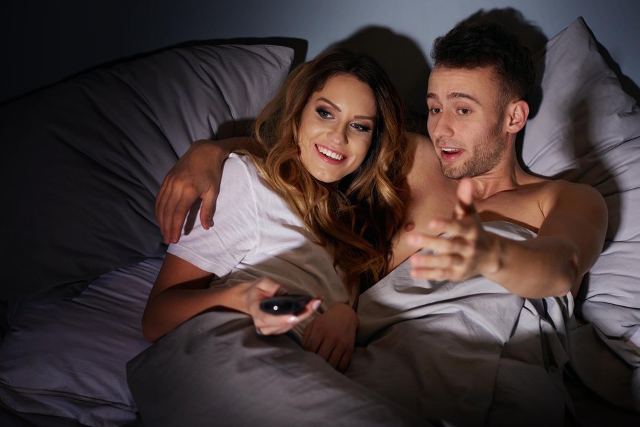 Fotografija: Če partnerja nista ljubosumna, je lahko gledanje pornografije užitek. FOTO: Gpointstudio, Getty Images