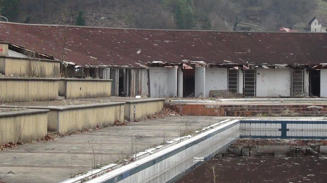 Žalostna podoba nekoč priljubljenega kopališča v osrčju Slovenije. FOTO: Roman Turnšek