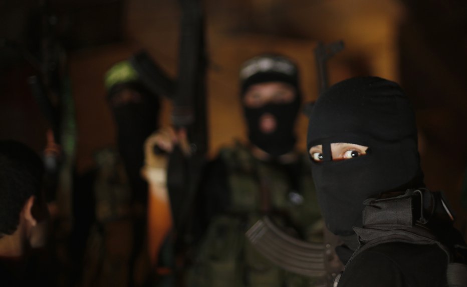 Fotografija: »Če hoče sovražnik zaključiti to zadevo priprtih naenkrat, smo pripravljeni na to,« sporoča Hamas. FOTO: Š Mohammed Salem, Reuters 