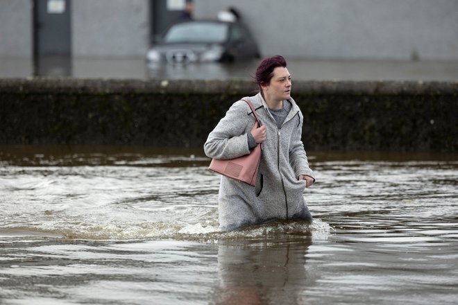 V ponedeljek je poplavilo Severno Irsko. FOTO: Clodagh Kilcoyne, Reuters