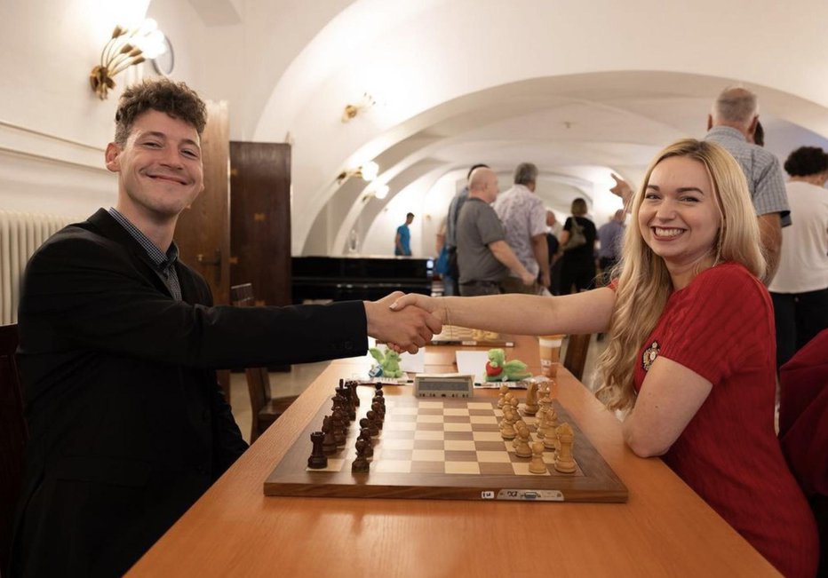 Fotografija: Gašper je užival v šahovski partiji z izjemno Lauro. FOTO: Luka Rifelj