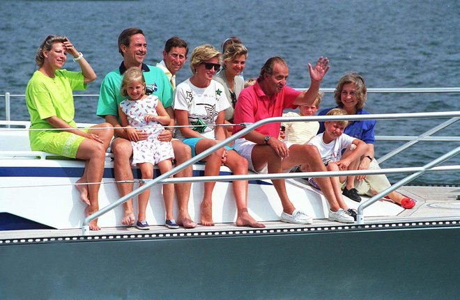 Grška in španska kraljeva družina v družbi princese Diane in princa Charlesa ter njunih otrok FOTO: Profimedia