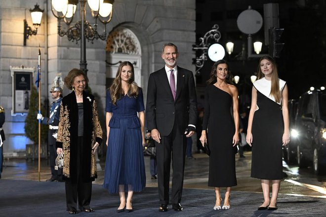 Uradno sta kralj in kraljica zdaj Felipe in Letizia, Sofia pa je zavrnila možnost izgnanstva skupaj z možem in ostala doma v Madridu. FOTO: Profimedia