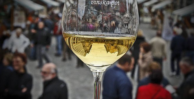V prestolnici so se ljubitelji vina lahko sprehodili po ljubljanski vinski poti. FOTO: Blaž Samec